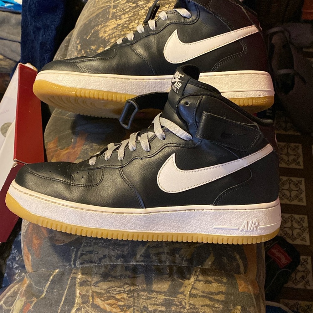 Size 12 men’s air force 1